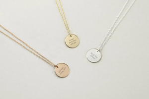 Kalung Liontin Koin Berukir Lapis Emas 14k Jietao Fine, Bahan Stainless Steel Anti Luntur, Dapat Dikustomisasi dengan Pesan, Lambang, Kenangan - Product Image 4