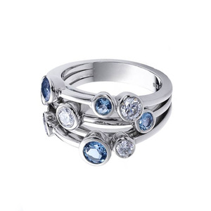 Anello in Cristallo Geometrico a Tre Linee Bicolore per Donne, Accessorio Moderno per Uso Quotidiano - Product Image 2