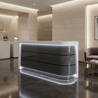 Bureau de réception sur mesure en forme de L, surface solide gris-blanc, écologique, avec éclairage LED pour bureaux, halls d'accueil, hôtels, hôpitaux, banques