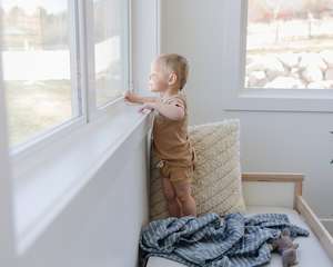 Ensembles côtelés pour tout-petits : T-shirt avec poche et bloomers à cordon pour enfants – Ensemble deux pièces personnalisé (haut et short) – Vêtements pour enfants - Product Image 2