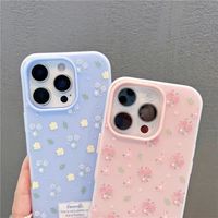 Combinaison de fleurs fraîches et de feuilles vertes ; Convient comme coque de téléphone pour l'Apple 16 Pro Max.
