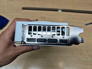 Tarjeta Gráfica para Juegos RTX 5080 de 16GB, Blanca, GDDR7, RGB Fusion, PCIe 5.0 - Product Image 2