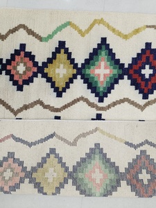 Juego de Alfombras de Lana y Seda Marroquíes Tejidas a Mano de Lujo con Cojines Cuadrados a Juego – Diseño Geométrico Personalizado, Alfombra Suave, Duradera y Única - Product Image 2
