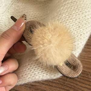 Pinza de Pelo Geométrica de Plástico y Tela, Elegante y Moderna para Otoño e Invierno, Accesorio para el Cabello para Mujer, Venta al Por Mayor - Product Image 3