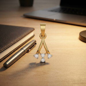 Pendentif triangle en or naturel avec grappe de diamants, charme en forme de V, élégant pendentif en or jaune en forme de V avec design de grappe de diamants - Product Image 1