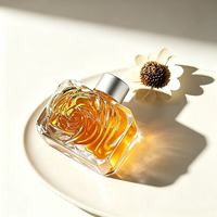 Bouteille diffuseur de parfum en verre carrée transparente de 100 ml avec col vissé, motif tourbillon gaufré, base épaisse, logo personnalisé, pour décoration d'intérieur et cadeau