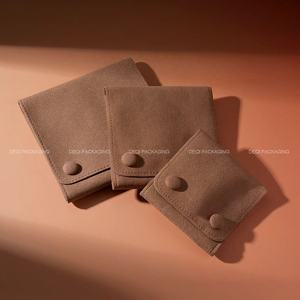 カスタムジュエリーポーチ 多機能スエードマイクロファイバー製ジュエリーバッグ スナップ留めジュエリーポーチ 包装用エンベロープ型マイクロファイバーポーチ - Product Image 3