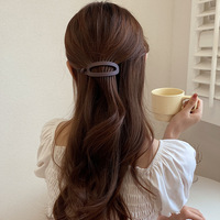 Clip à cheveux en résine mate simple, design horizontal, pour l'arrière de la tête, pour femmes, élégant, torsadé, tendance, fait à la main, style coréen