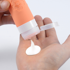 Ensemble de bouteilles de voyage en silicone portables anti-fuite OEM d'une capacité de 90ml/60ml, articles de toilette doux et réutilisables pour poche extérieure - Product Image 6