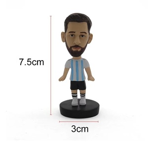 Nuevo estilo personalizado super estrella deportes tema Bobble <span class=keywords><strong>Head</strong></span> famoso jugador de fútbol Booblehead para decoración de recuerdo - Product Image 1
