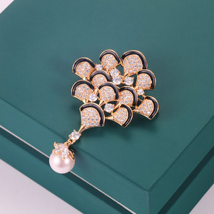 Broche en alliage de cuivre sertie de diamants de 9 mm, nouvelle écharpe en soie anti-lumière avec fleur de poitrine en perle d'Edison, perles d'eau douce fines - Product Image 2