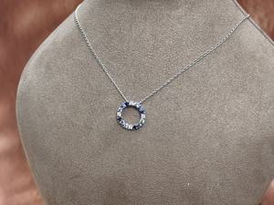 Elegante colgante circular abierto con zafiro azul degradado y diamante transparente, colgante de plata, joyería de lujo, regalo para damas, uso diario. - Product Image 3