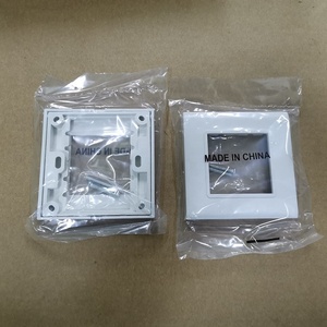 Cadre de <span class=keywords><strong>plaque</strong></span> murale de type 86 avec 2 inserts Façade de réseau 48x24mm pour les applications Cat6 UTP Module de câble réseau - Product Image 4