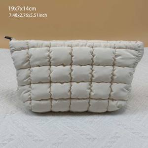 Nouvelle Trousse de Maquillage Rembourrée Élégante à Fermeture Ouverte Grande Capacité Pochette Décontractée Transfrontalière Douce et Moelleuse Rangement Multifonctionnel - Product Image 6