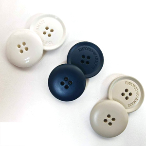 Individuelles Logo 4-Loch Umweltfreundliche Materialien für Modedesigner Luxus Hemd Mantel Harz-Knöpfe - Product Image 4