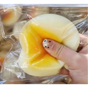 Divertido Juguete de Plástico Líquido con Forma de Leche de Soya: Juguete Antiestrés de Alta Estética - Product Image 5