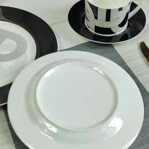 Vente flash Ensemble de restaurant de luxe nordique noir 2 pièces Assiette en porcelaine écologique avec boîte cadeau - Product Image 4