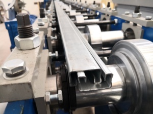 Cấu Hình Kim Loại Kênh Hướng Dẫn Đường Sắt Làm Máy Ánh Sáng Thép Khung Máy C Purlin <span class=keywords><strong>Roll</strong></span> <span class=keywords><strong>Forming</strong></span> <span class=keywords><strong>Machine</strong></span> C Channel - Product Image 3