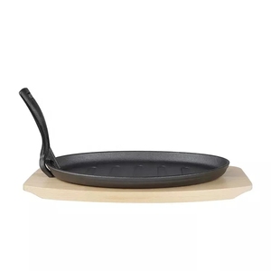 Venta al por mayor de sartén para carne de hierro fundido presazonada con base de madera, juego de plato chisporroteante, sartén chisporroteante, plato chisporroteante de hierro fundido - Product Image 1