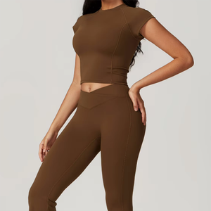 Set <span class=keywords><strong>Fitness</strong></span> <span class=keywords><strong>Fitness</strong></span> da palestra morbidi personalizzati Leggings a forma di taglio nudo Activewear allenamento Yoga set tascabile donna più abbigliamento da palestra - Product Image 1