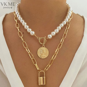 قلادة VKME مطلية بالذهب ذات طبقتين مع لؤلؤ وقلادة على شكل قفل للنساء - Product Image 1