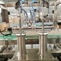 Ligne de remplissage automatique haute vitesse en acier inoxydable SUS304, multi-buses, conception anti-goutte pour le traitement du miel et des sauces