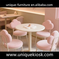 Mobilier et décoration de boutique de desserts sur le thème des nuages mignons |   Ensemble table, chaise et comptoir rose pour boulangerie, idéal pour les magasins de confiseries