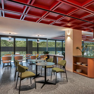 Ensemble de <span class=keywords><strong>table</strong></span> et chaises carrées en bois personnalisées pour hôtel, pizzeria, café moderne, <span class=keywords><strong>restaurant</strong></span> commercial, <span class=keywords><strong>mobilier</strong></span> de <span class=keywords><strong>restaurant</strong></span> - Product Image 2