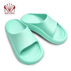 Sandalias EVA Cloud Slides fabricadas en fábrica con suela acolchada gruesa y ligera, logotipo personalizado, colores personalizados para la familia, chanclas. - Product Image 2