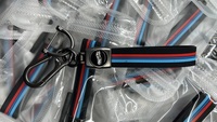Porte-clés en silicone personnalisé avec logo disponible, porte-clés de voiture en silicone rayé 3 couleurs avec anneau en forme de D