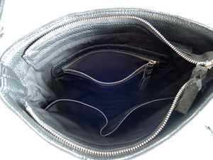 กระเป๋าสะพายคาดลำตัวหนังวัวขนวัวแบบลำลองทำมือสไตล์วินเทจมีซิปปักกรอบหวาย - Product Image 3