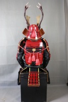 Tam Set Demir Samuray Yoroi Zırhı Oymalı 3D Altın Desenli Miğfer Göğüs Plakası Büyük Geyik Boynuzu Maedate Kabuto Giyilebilir Japon