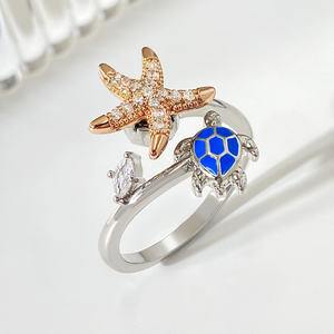 Bague Étoile de Mer et Tortue en Laiton avec Émail Bleu et Zircon Cubique, Bijoux pour Femme Style Côtier - Product Image 1