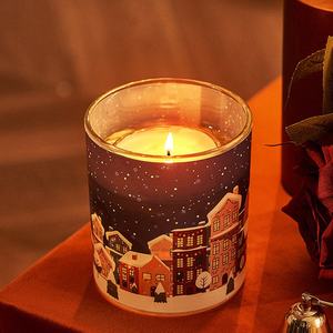 Bougie parfumée à la cire de soja avec lumière LED pour une ambiance de Noël, parfum festif et romantique, parfum durable, forme cylindrique, boîte cadeau - Product Image 4