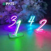 Enseigne lumineuse LED personnalisée en néon, chiffres de table de 15 cm, alimentée par piles/USB avec base, pour décorations de fête d'anniversaire, anniversaire de mariage, lumière de mariage