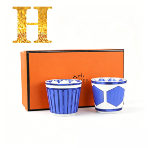 Offre Spéciale – Ensemble de Tasses à Café et Soucoupes en Porcelaine Fine Dorée pour Restaurant Moderne – Collection Luxe - Product Image 1