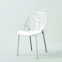 Chaises de restaurant bon marché en plastique coloré pour la restauration, tables et chaises d'extérieur pour cafés, chaises de café.