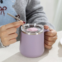 Tasse à café isolée en acier inoxydable à double paroi tendance de 450ml avec logo personnalisé pour le bureau Nouvelle tasse isotherme 304 avec poignée et couvercle
