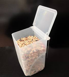 Mangiatoia Automatica in Plastica PP Bianca a Un Foro per Uccelli, Piccioni e Pappagalli - Product Image 3