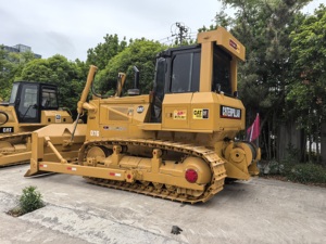 Bulldozer sur chenilles Caterpillar D7G d'occasion, utilisation légère, livraison rapide, machines de construction routière et minières - Product Image 4