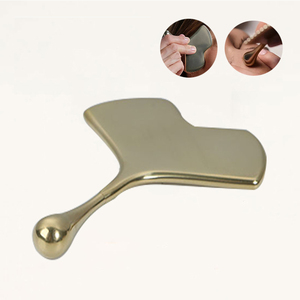 Ensemble de masseur gua sha en forme d'éventail de luxe avancé et léger beauté du visage lifting du visage outil de massage par <span class=keywords><strong>grattage</strong></span> en métal Gua sha <span class=keywords><strong>personnalisé</strong></span> - Product Image 3