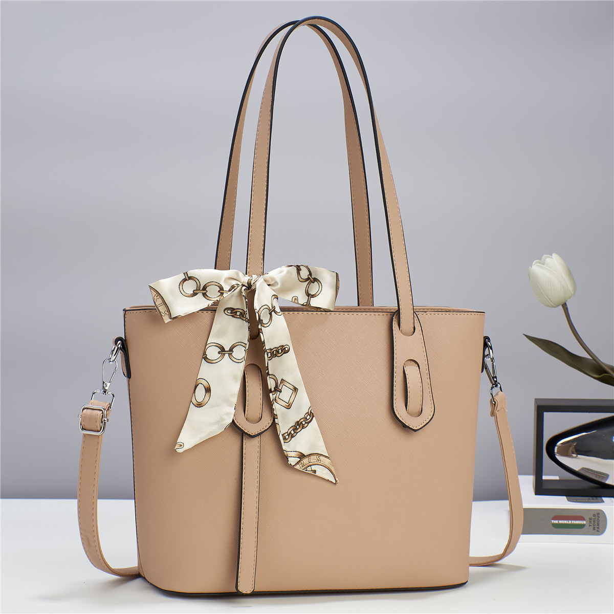 Sac à Main Femme Celebrity Daisy Daisy – Grand Fourre-tout En Cuir Noir, Bandoulière Ajustable