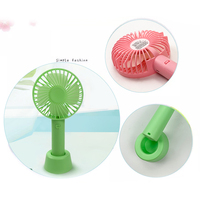 Vente en gros en vrac Mini petits ventilateurs à main électriques personnalisés alimentés par batterie Mini ventilateur à main portable rechargeable par USB