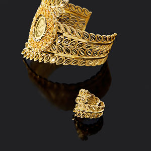 हॉट सेलिंग मध्य पूर्वी हस्तनिर्मित फैशन ब्रेसलेट और रिंग सेट सुव्यवस्थित डिजाइन ब्राइडल वेडिंग गोल्डन गहने - Product Image 1