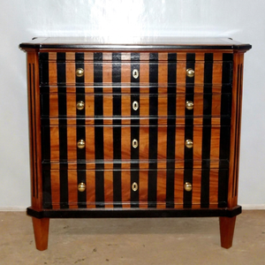 Commode ou commode en bois de style français peinte en noir et teinte bois, fabriquée pour les meubles de chambre à coucher - Product Image 1