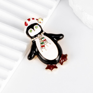 Broche de Noël Exquise en Forme de Pingouin, Accessoire de Luxe Mignon pour les Fêtes, Cadeau de <span class=keywords><strong>Nouvel</strong></span> <span class=keywords><strong>An</strong></span> Tendance - Product Image 3