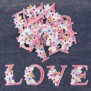 2022ใหม่4.8เซนติเมตรสีชมพูความสูง A-Z ดีมากรู้สึกดอกไม้ตัวอักษรเย็บปักถักร้อยเหล็กบนแพทช์การถ่ายเทความร้อน <span class=keywords><strong>Applique</strong></span> สำหรับ DIY - Product Image 1