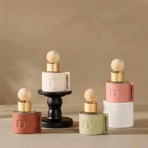 Deodorante per Auto in Pelle PU con Logo Personalizzato, Diffusore di Oli Essenziali con Sfera in Legno, Profumo per Portabicchieri Auto - Product Image 4