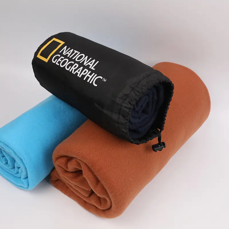 Groothandel Aangepaste 100% Polyester Fleece Deken Promotie Camping Reizen Draagbare Worp Deken