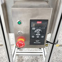Élévateur vertical à serrage latéral automatique en SUS304 pour bouteilles et pots cosmétiques – Prix usine